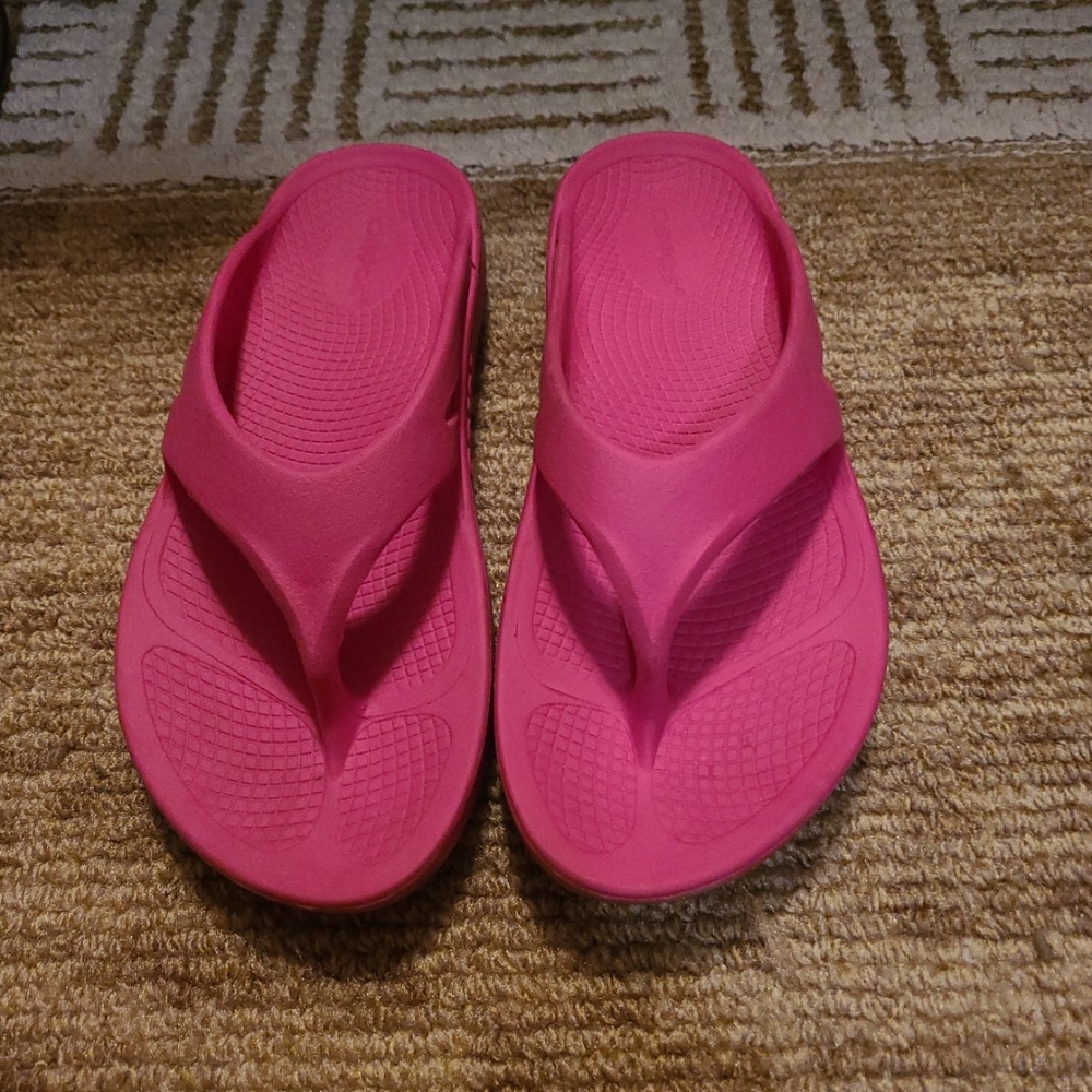 Oofos Recovery Sandals - Size 7